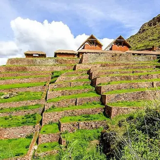terasses incas à huchuyqosqo avec maisons