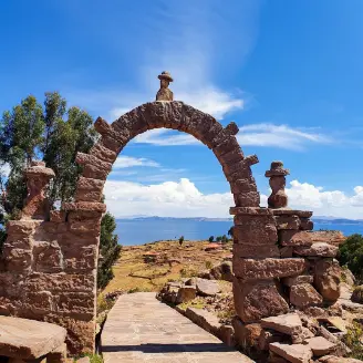 vue d'un arc du lac titicaca pérou